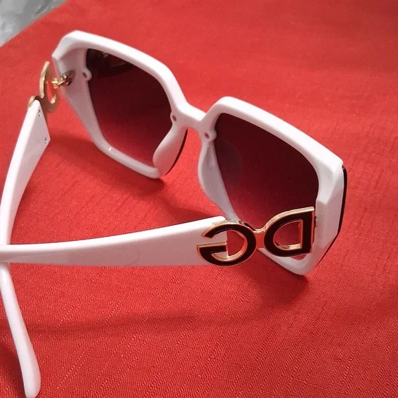 NOT QUITE FAMOUS SUNGLASSES - Picture 4 of 7